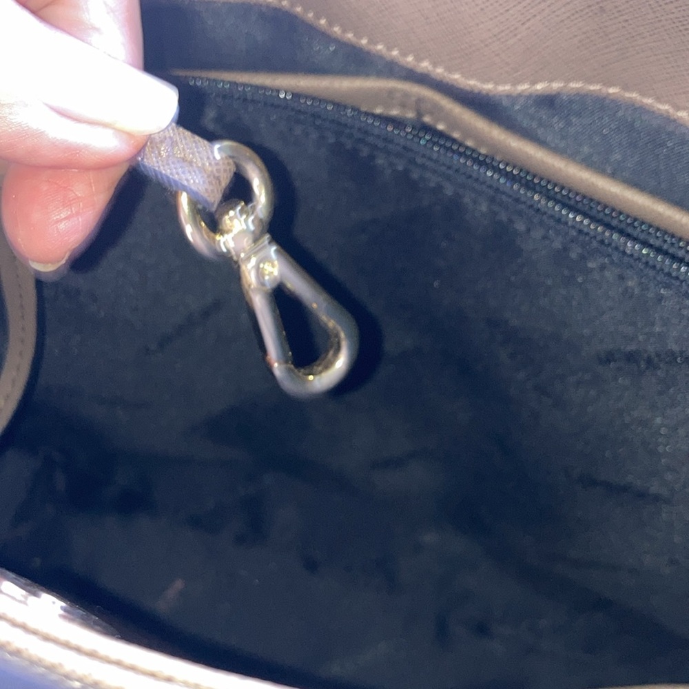 EUC CALVIN KLEIN large bag w/ big end pockets, gt hardware, snap close $78 - Picture 12 of 13